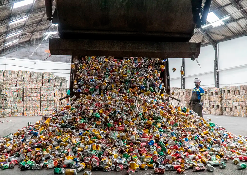 O relatório Global Waste Management Outlook 2024 indica que 80 milhões de toneladas de resíduos sólidos domiciliares foram gerados no Brasil em 2022