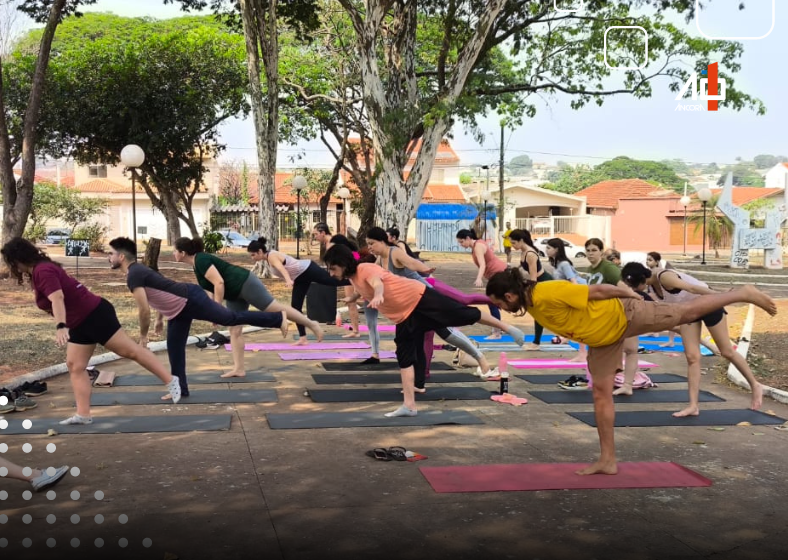 A aula, que começou às 10h, reuniu crianças, jovens, adultos e idosos