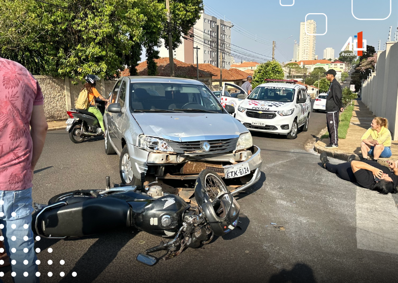 Moto e carro colidem em Assis: uma vítima leve