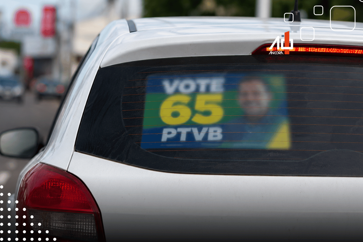 Antes de adesivar o carro para as eleições, motorista deve conferir a apólice do seguro