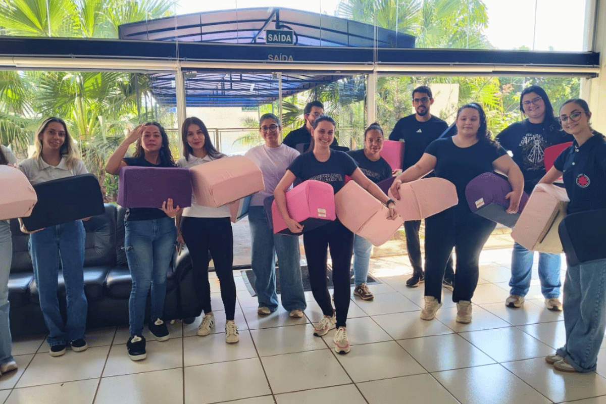 Projeto de Fisioterapia transforma materiais recicláveis em recursos de conforto para idosos de Assis