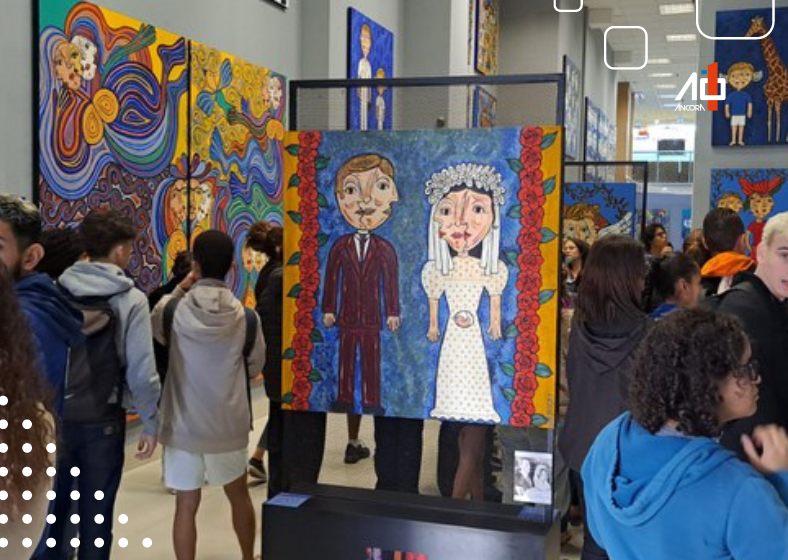 Os alunos tiveram a oportunidade de participar de uma visita guiada pelo próprio artista