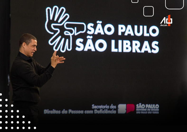 Os alunos matriculados no curso de Introdução em Libras poderão acessar os conteúdos e aulas ministrados por professores surdos