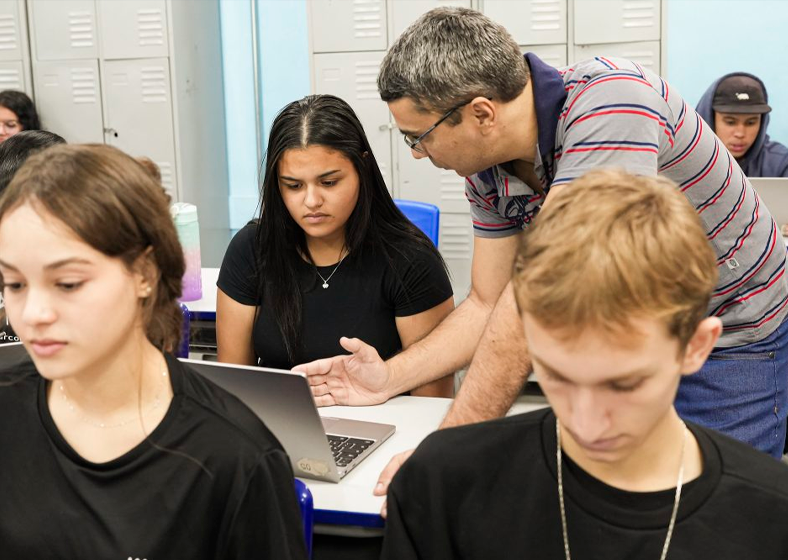 Educação SP abre 10 mil vagas de estágio para estudantes do Ensino Médio