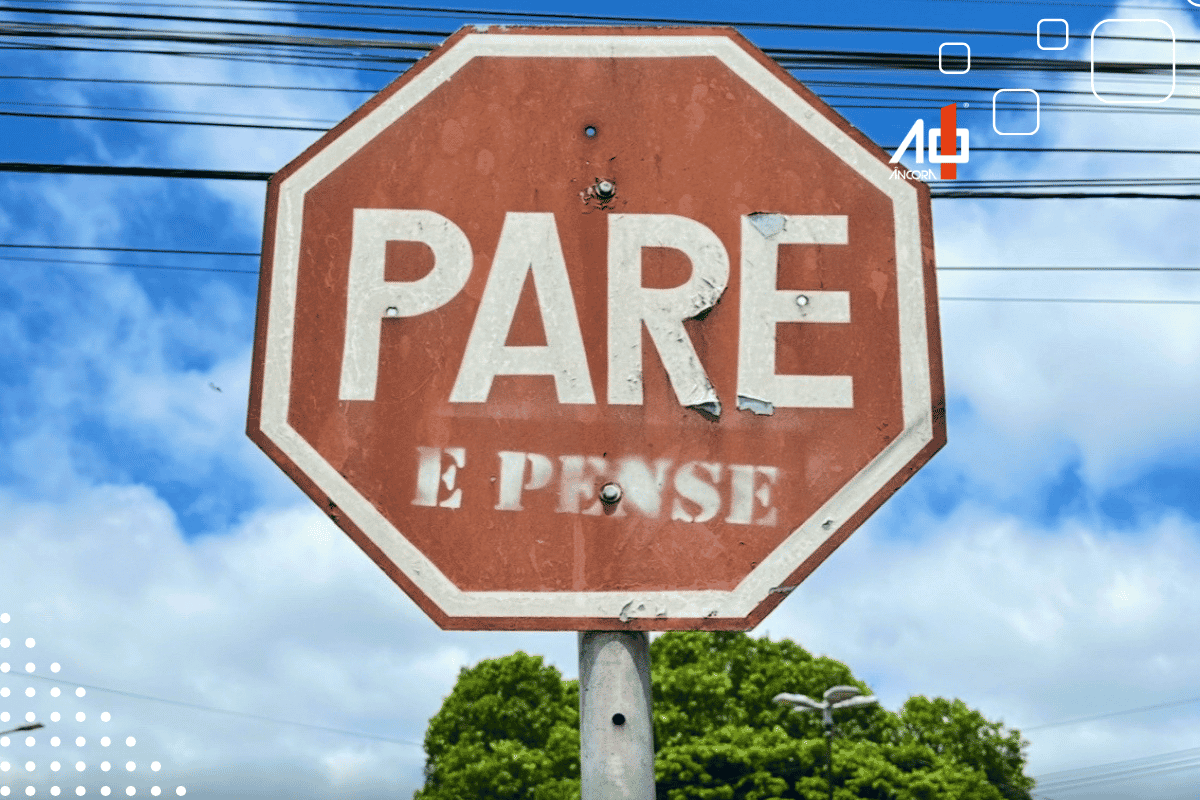 De celular a chinelo no volante, novo edital revela as infrações mais autuadas em Assis