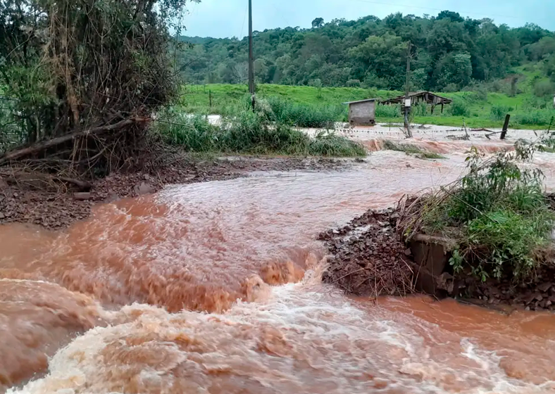 A população precisa se conscientizar de que aquilo que estava previsto para as próximas décadas, está ocorrendo agora, e que é preciso se adaptar às mudanças climáticas