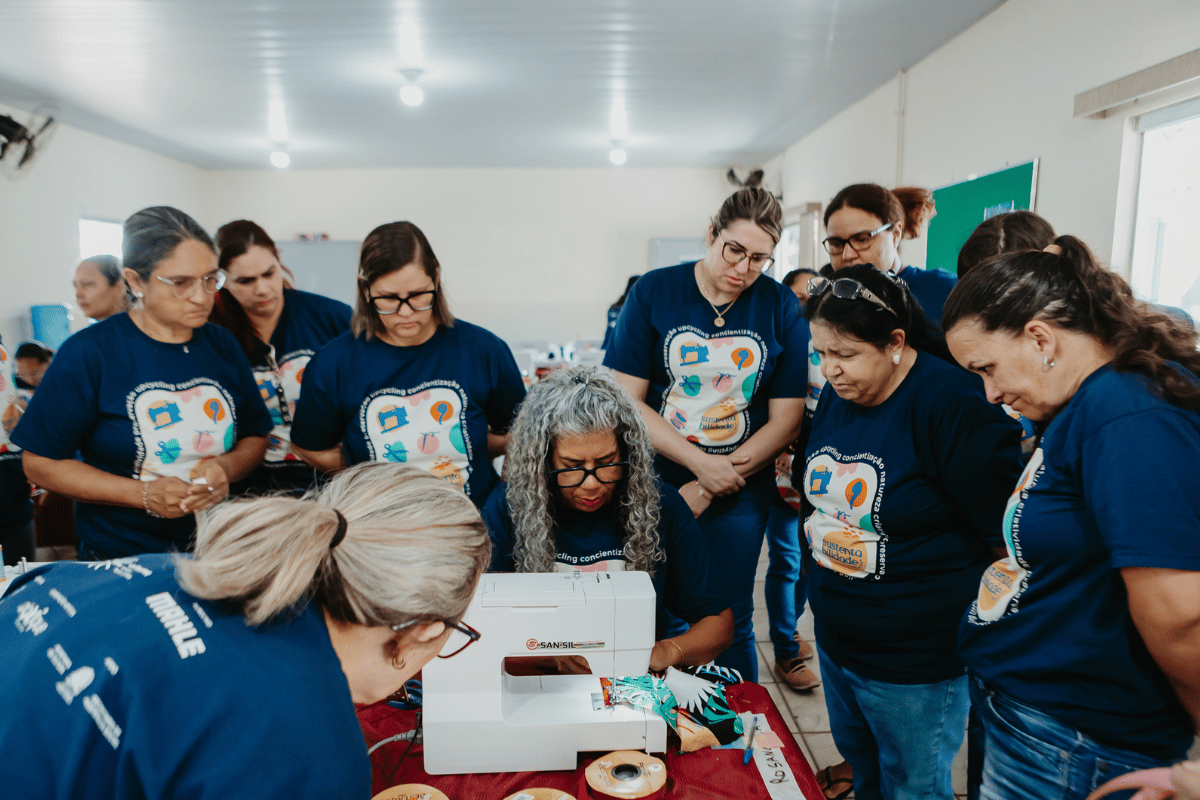Mulheres de Cândido Mota poderão aprender costura gratuitamente e receber máquina ao final do curso
