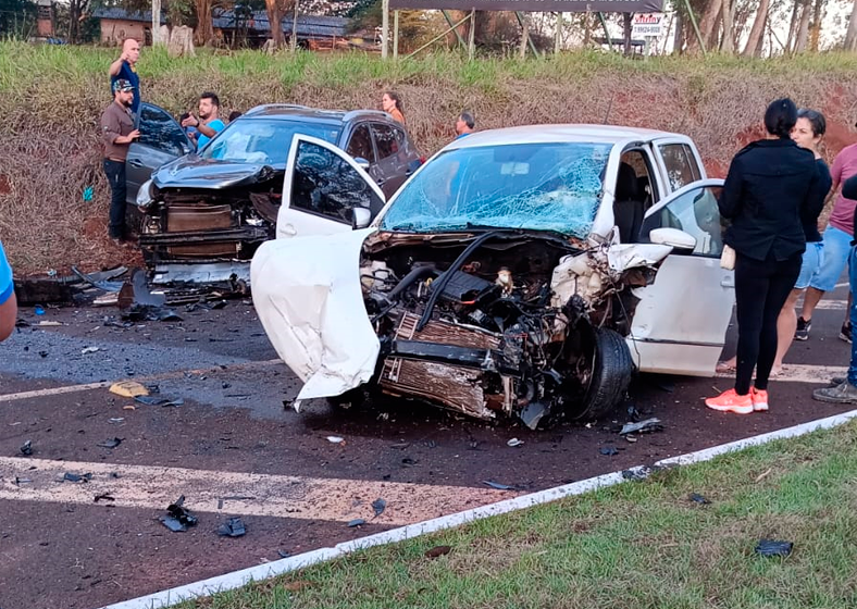 Batida frontal em avenida de Assis resulta em ferido e interdição das vias