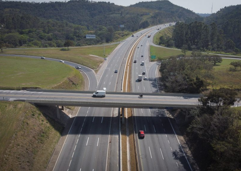Os motoristas devem ficar atentos à sinalização e programar suas viagens com antecedência.