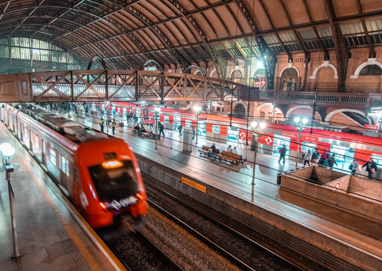 Os passeios de trem partem da Estação da Luz e têm três opções de destino: Jundiaí, Mogi das Cruzes e Paranapiacaba. 