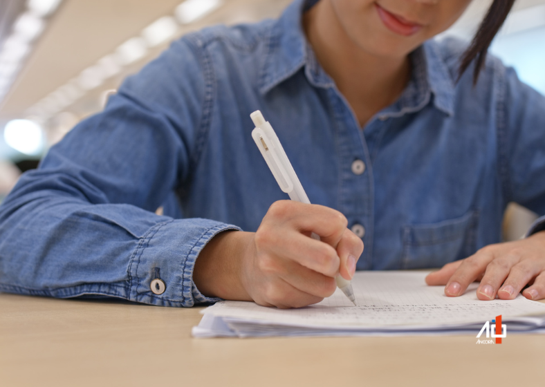 A Olimpíada de Redação tem como objetivo fomentar a escrita dos estudantes