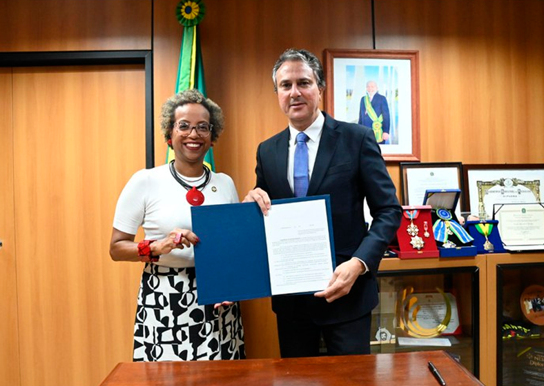 MEC lança o programa Escola das Adolescências para melhorar a educação fundamental