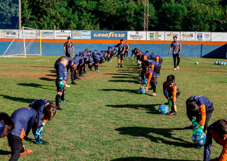 A procura é muito grande com a lista de espera ultrapassando 100 alunos, explica o fundador do projeto e ex-goleiro Vander Batistella