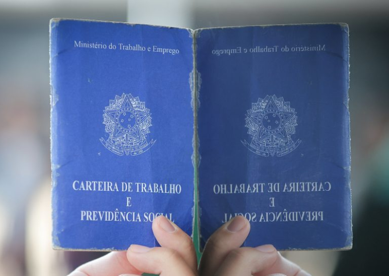 PATs orientam trabalhador para emissão da carteira de trabalho digital.