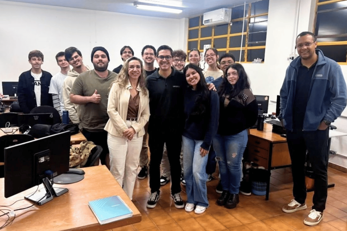 FEMA apresenta laboratórios e Hub de Inovação à Leveros durante negociação de estágios
