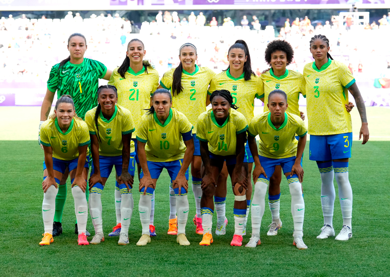 Os dois treinadores receberam cartões amarelos, quando a partida caminhava para a etapa final no tempo regulamentar