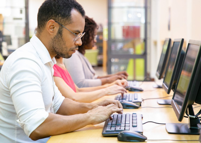 Ao todo, são 50 horas de curso, que poderão ser realizadas durante um mês e meio, divididas em 30 horas de conteúdo programático.