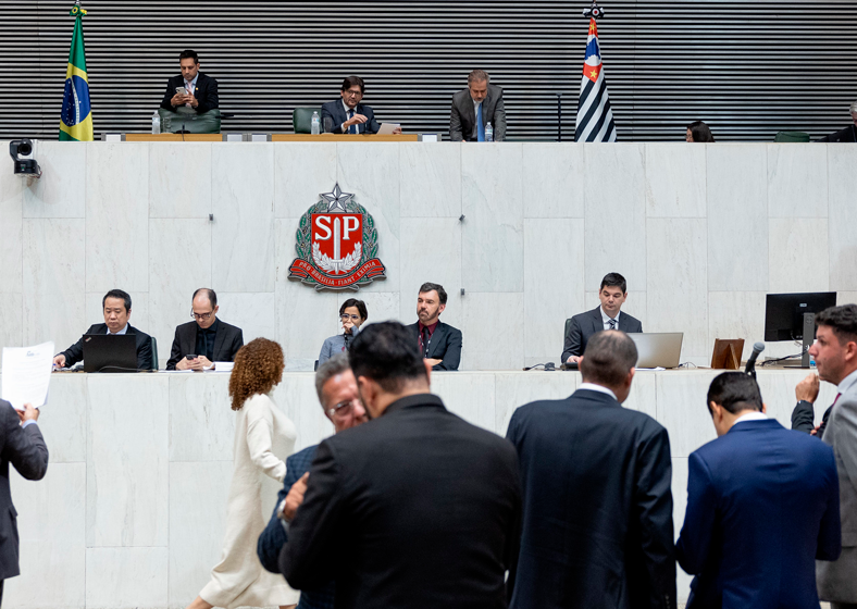 Leis já estão publicadas no Diário Oficial de quinta-feira (1°)