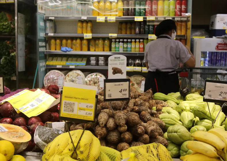  Famílias com menor renda se mantêm cautelosas.