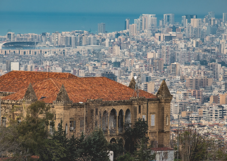 Bassam Haddad vive com a família no norte de Beirute.