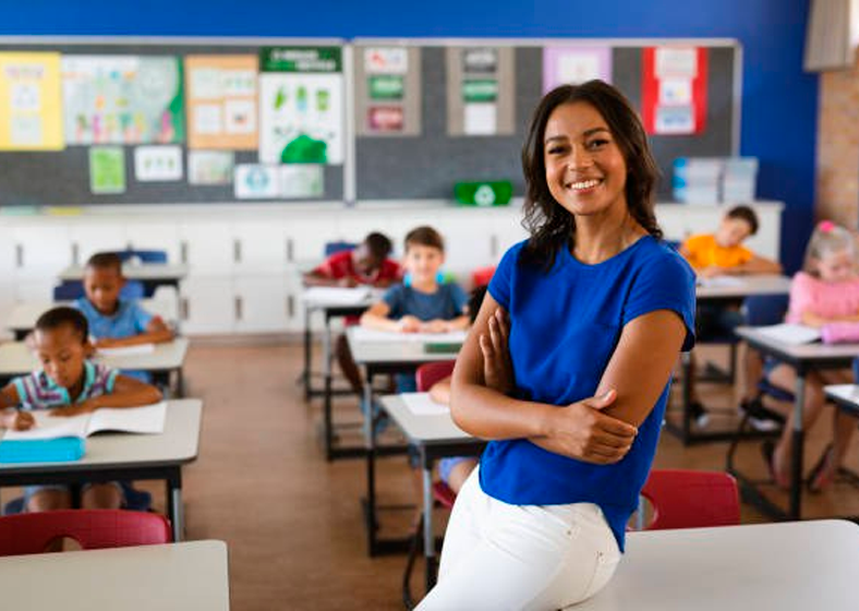 O programa também pretende estimular as universidades a colaborarem com as escolas públicas 