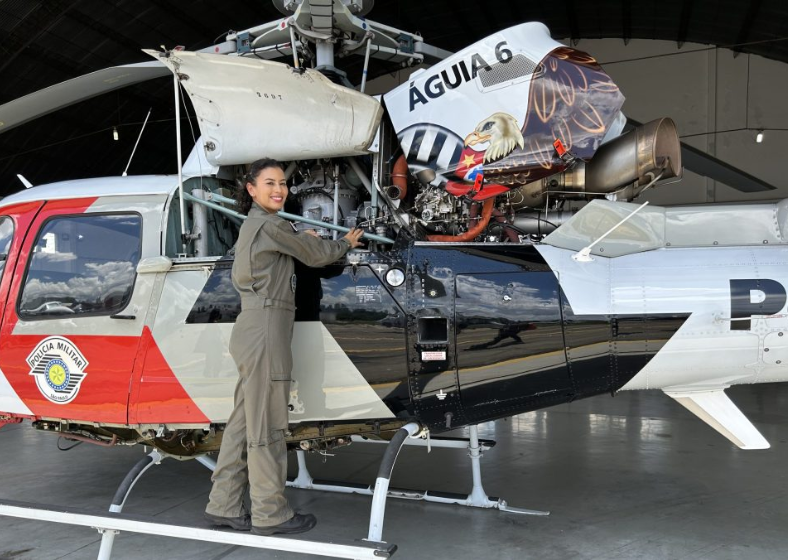 A a equipe é responsável por fazer os voos de testes das aeronaves, inspeções e manutenções diárias. 