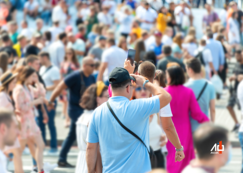 No setor público, a participação dos empregados permaneceu estável em torno de 12%, totalizando 12,2 milhões de trabalhadores