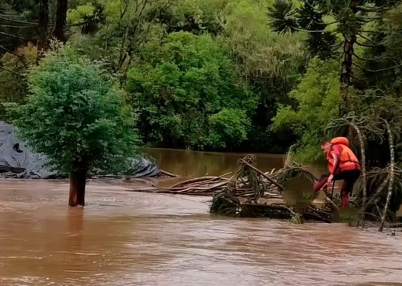 O maior risco é para as regiões próximas à fronteira com o Rio Grande do Sul, estado em que já foram confirmadas 57 mortes e 74 pessoas feridas