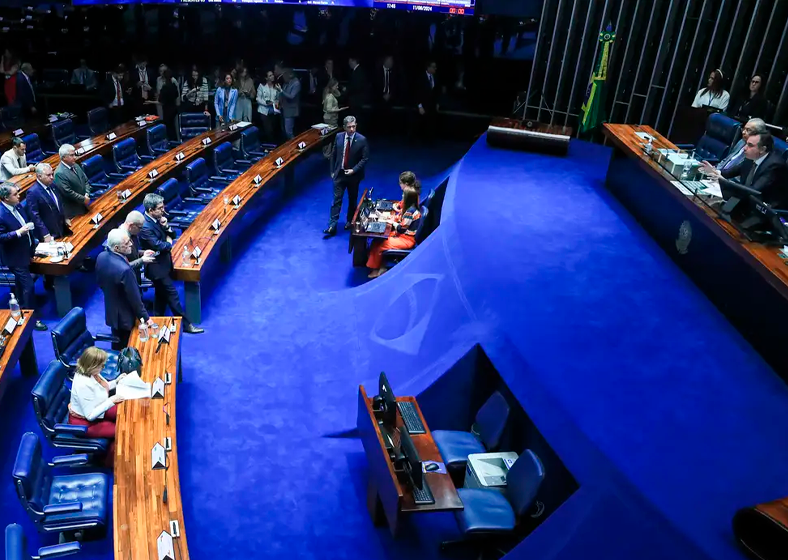 A bolsa deverá ser paga a estudantes do ensino superior