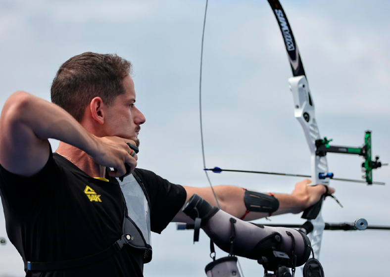 No início deste ano, Marcus D'Almeida, nascido em Maricá (RJ), foi eleito o melhor arqueiro do mundo de 2023,  pela World Archery, 