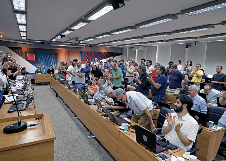 Decisão histórica aprovou por unanimidade a adoção do sistema de cotas para estudantes com deficiência. 