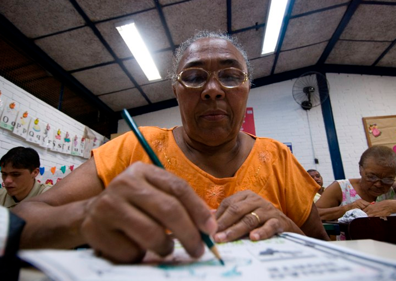 Educação para todos: campanha do MEC incentiva matrícula na EJA